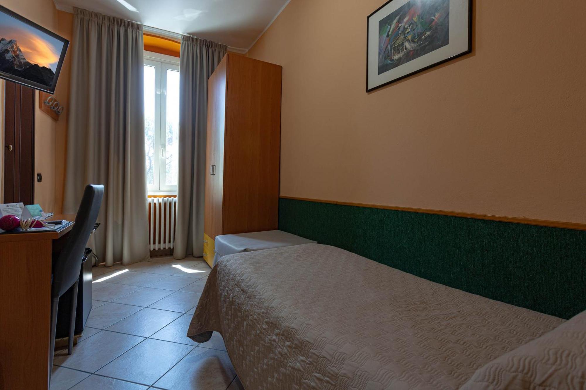 Hotel La Quercia Моццо Экстерьер фото